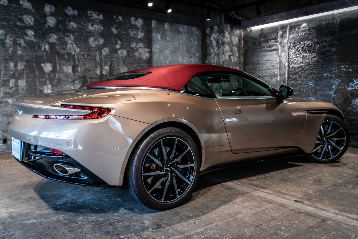 DB11 ヴォランテ V8