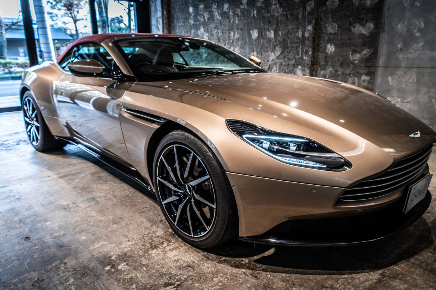 DB11 ヴォランテ V8