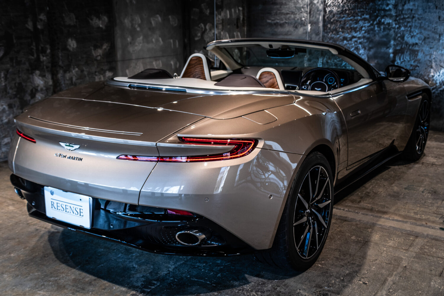 DB11 ヴォランテ V8