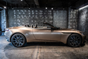 DB11 ヴォランテ V8