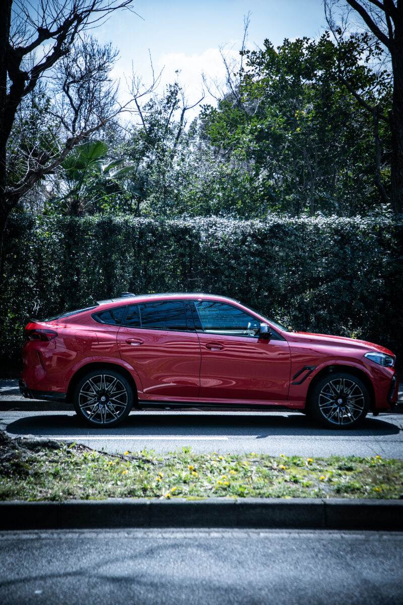 BMW X6Mコンペティション（4WD/8AT）ファイト一発