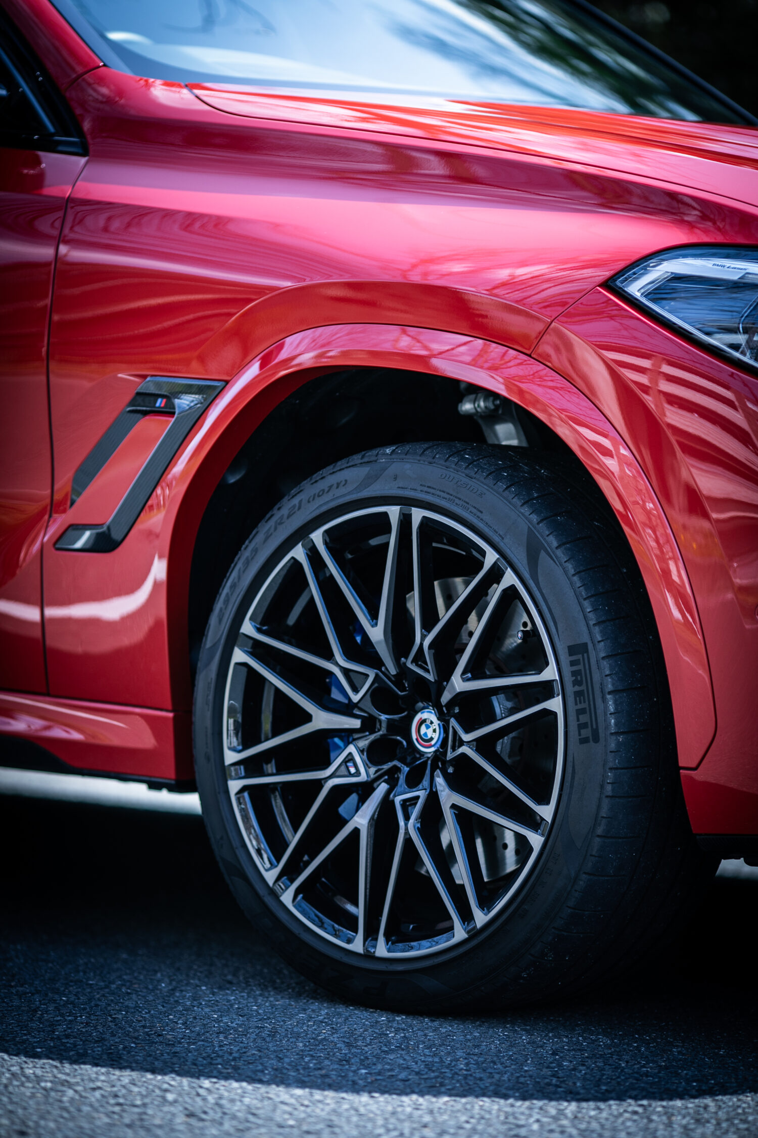 BMW X6Mコンペティション（4WD/8AT）ファイト一発