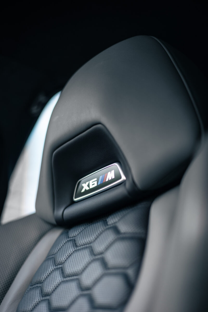 BMW X6Mコンペティション（4WD/8AT）ファイト一発