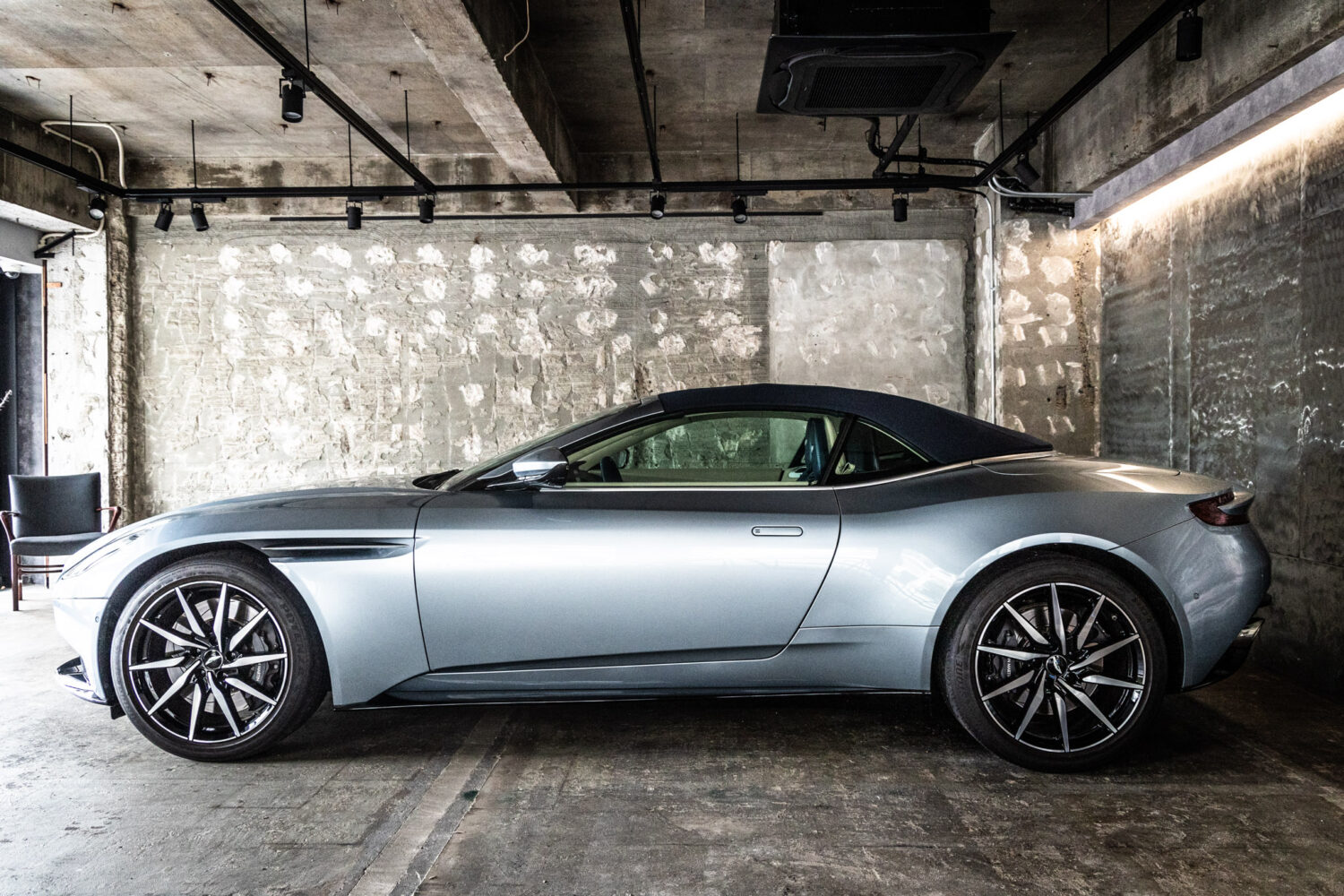 DB11 ヴォランテ V8