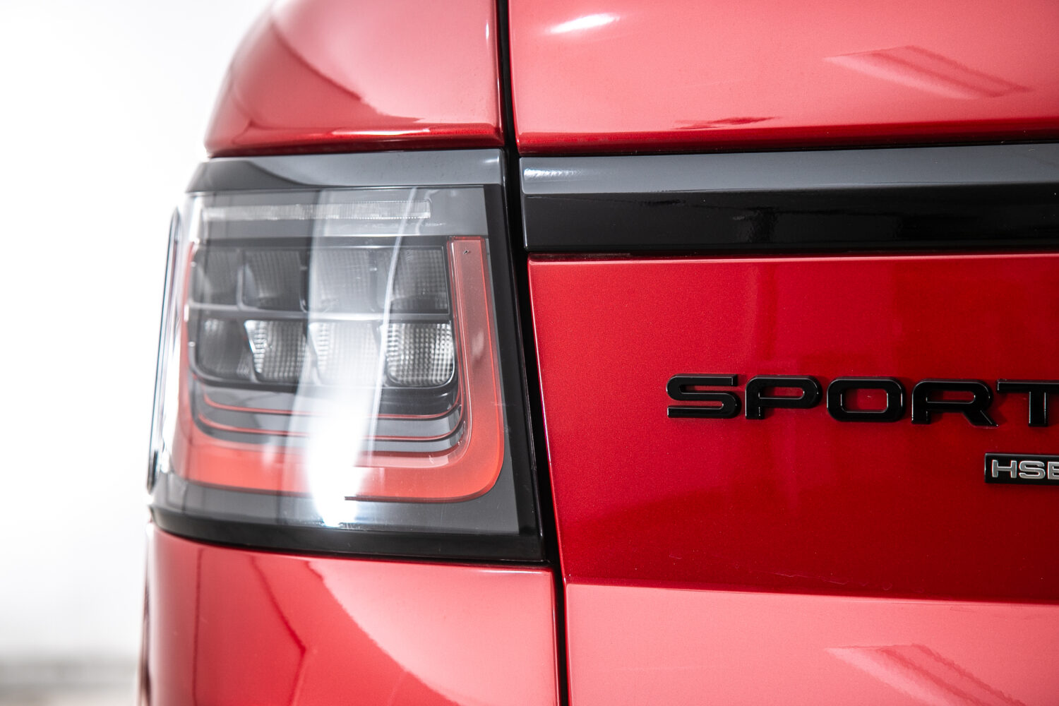 レンジローバースポーツ HSE (ディーゼル 300PS) 4WD