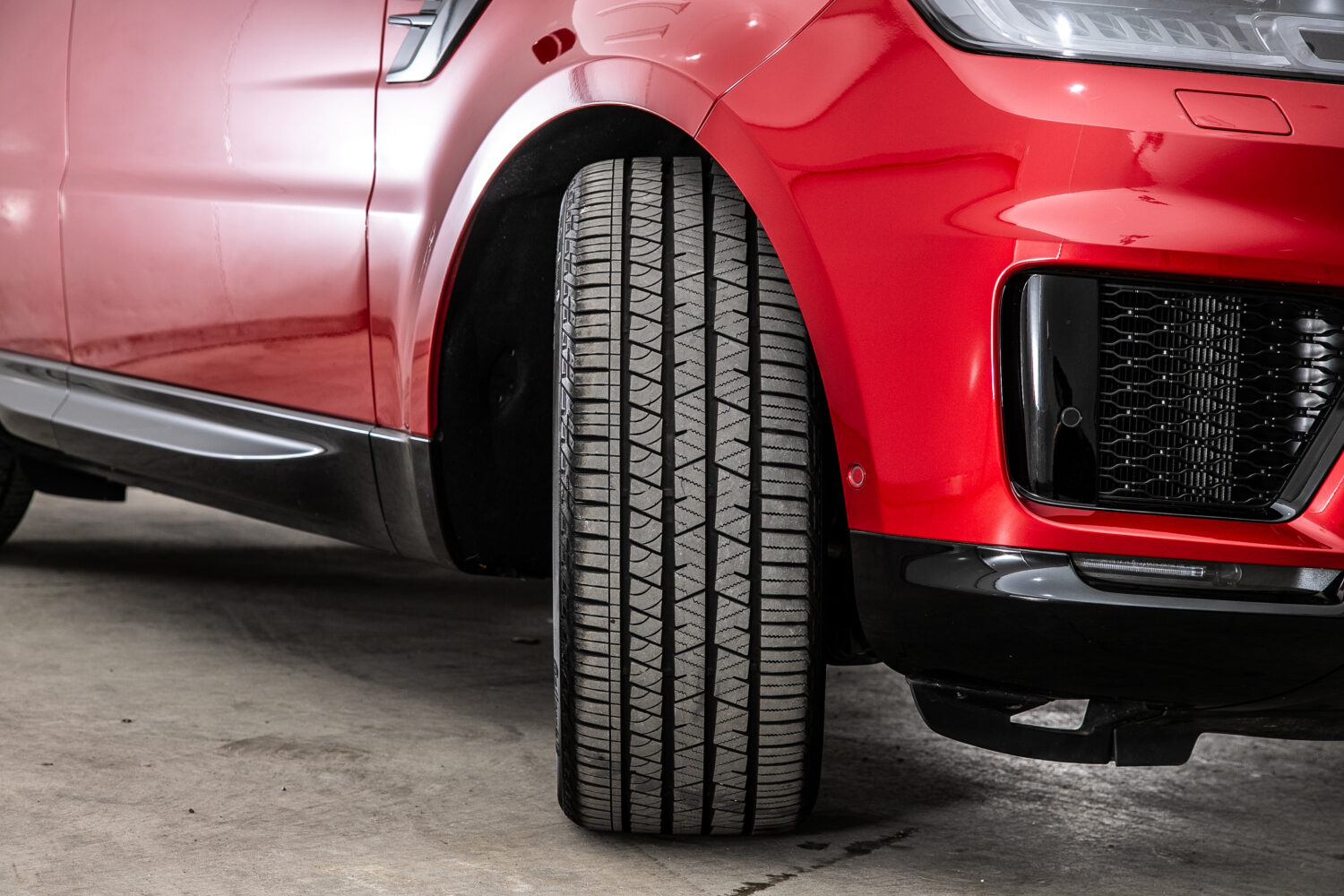 レンジローバースポーツ HSE (ディーゼル 300PS) 4WD