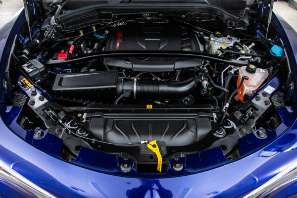 ステルヴィオ  2.0 ターボ Q4 ヴェローチェ 4WD