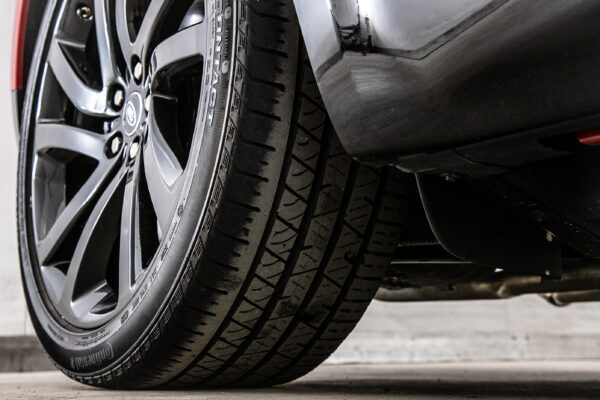 レンジローバースポーツ HSE (ディーゼル 300PS) 4WD