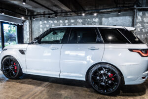 レンジローバースポーツ SVRカーボンED(5.0 575PS) 4WD