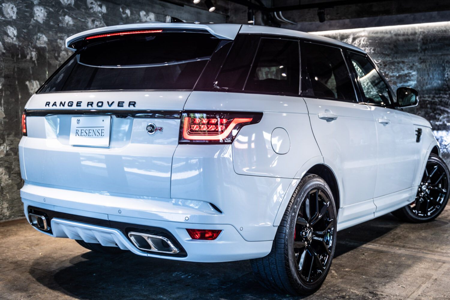 レンジローバースポーツ SVRカーボンED(5.0 575PS) 4WD