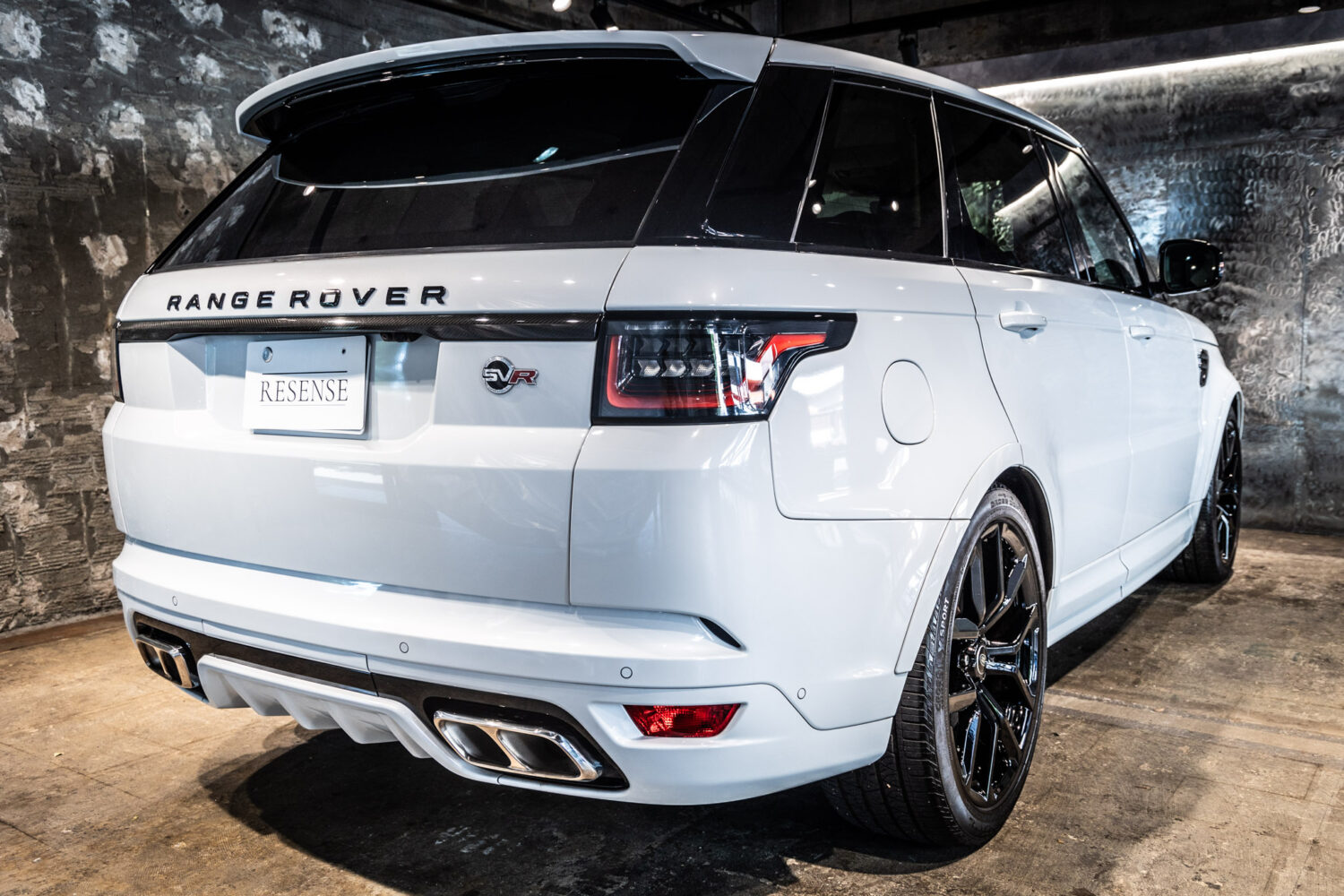 レンジローバースポーツ SVRカーボンED(5.0 575PS) 4WD