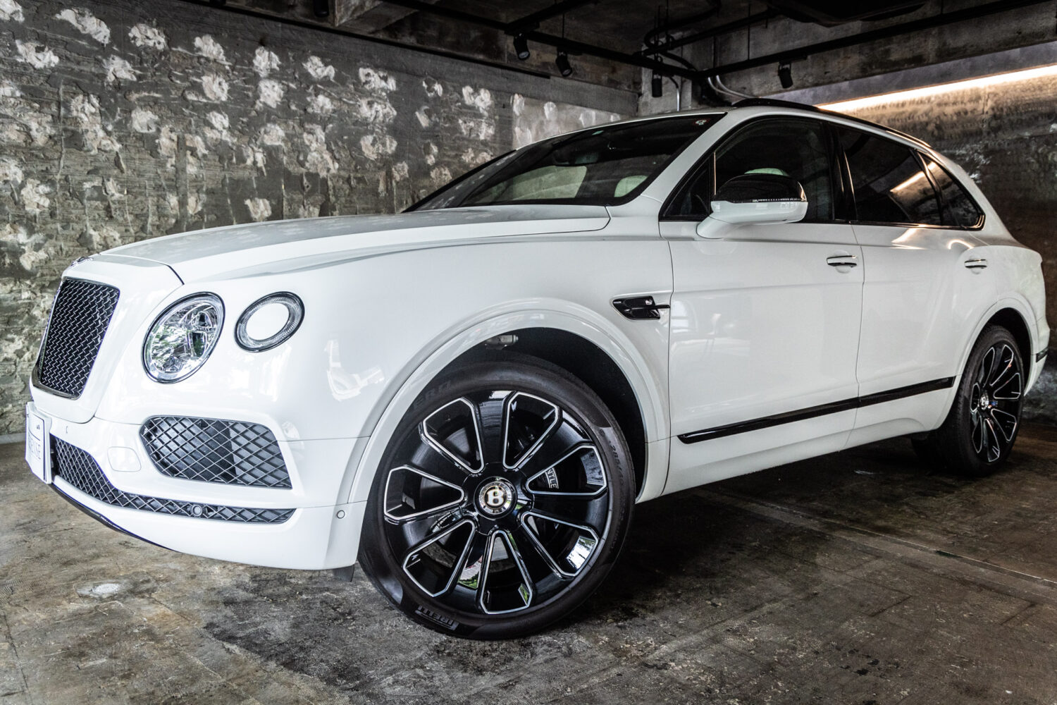 ベンテイガ V8 4WD Japan Limited Edition
