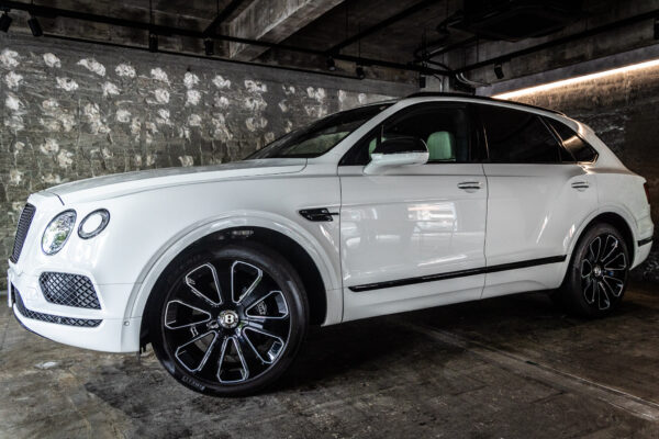 ベンテイガ V8 4WD Japan Limited Edition