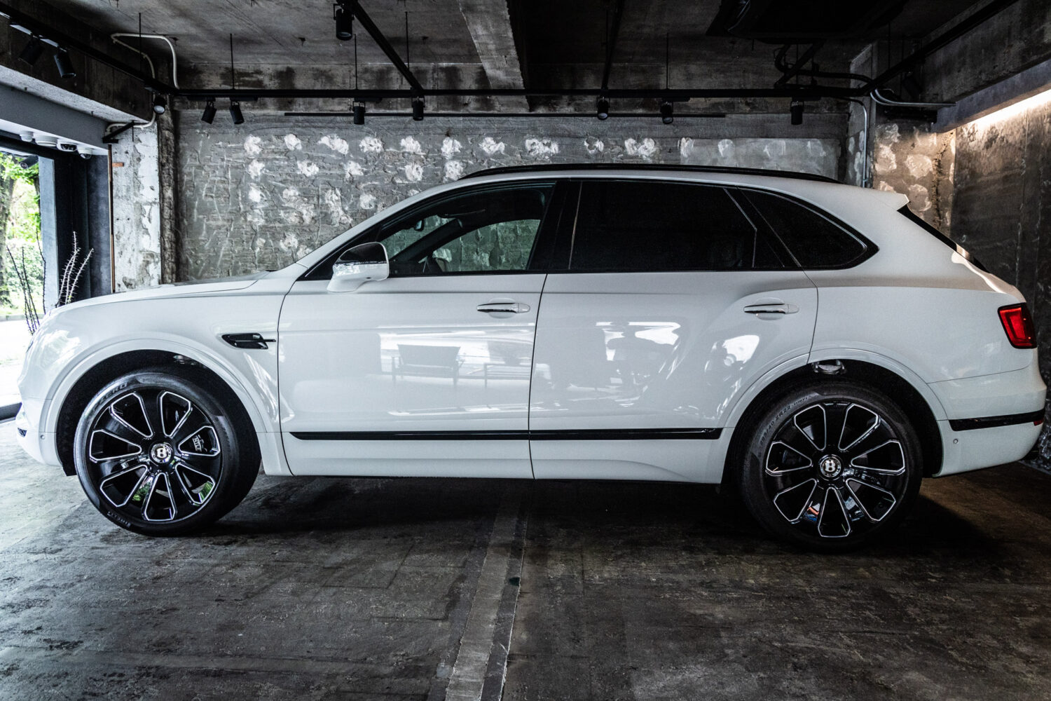 ベンテイガ V8 4WD Japan Limited Edition