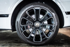 ベンテイガ V8 4WD Japan Limited Edition