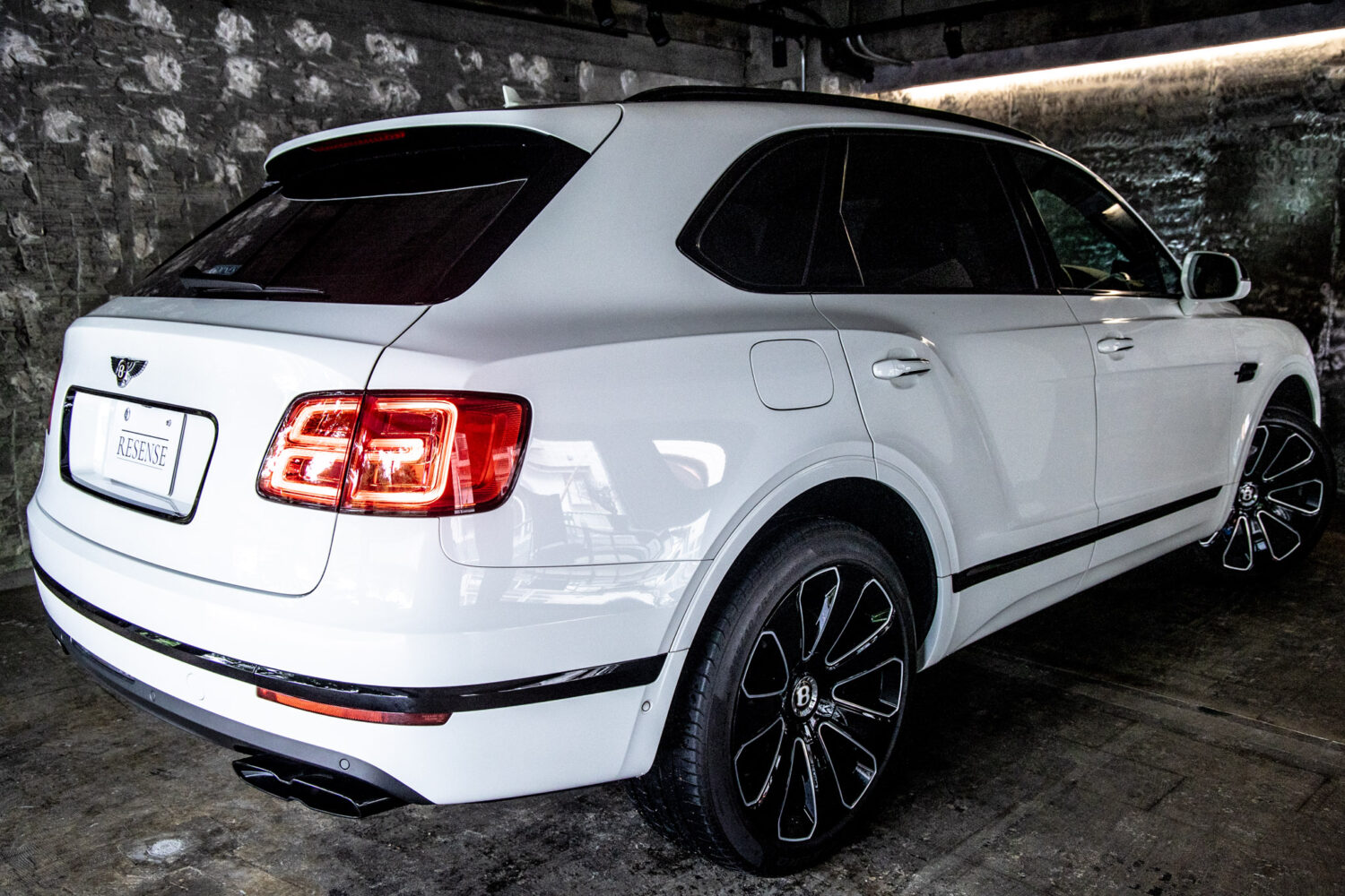 ベンテイガ V8 4WD Japan Limited Edition
