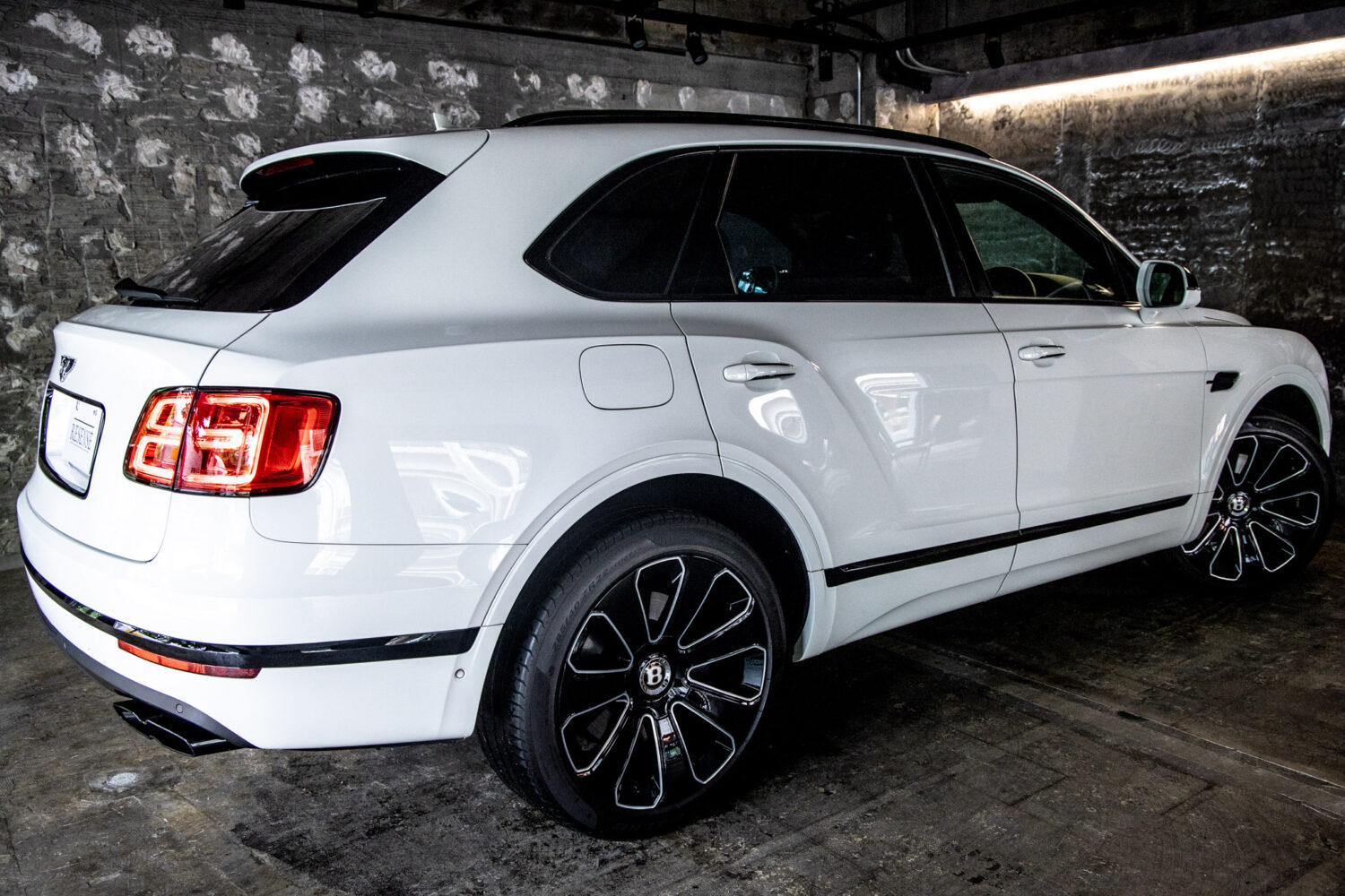 ベンテイガ V8 4WD Japan Limited Edition