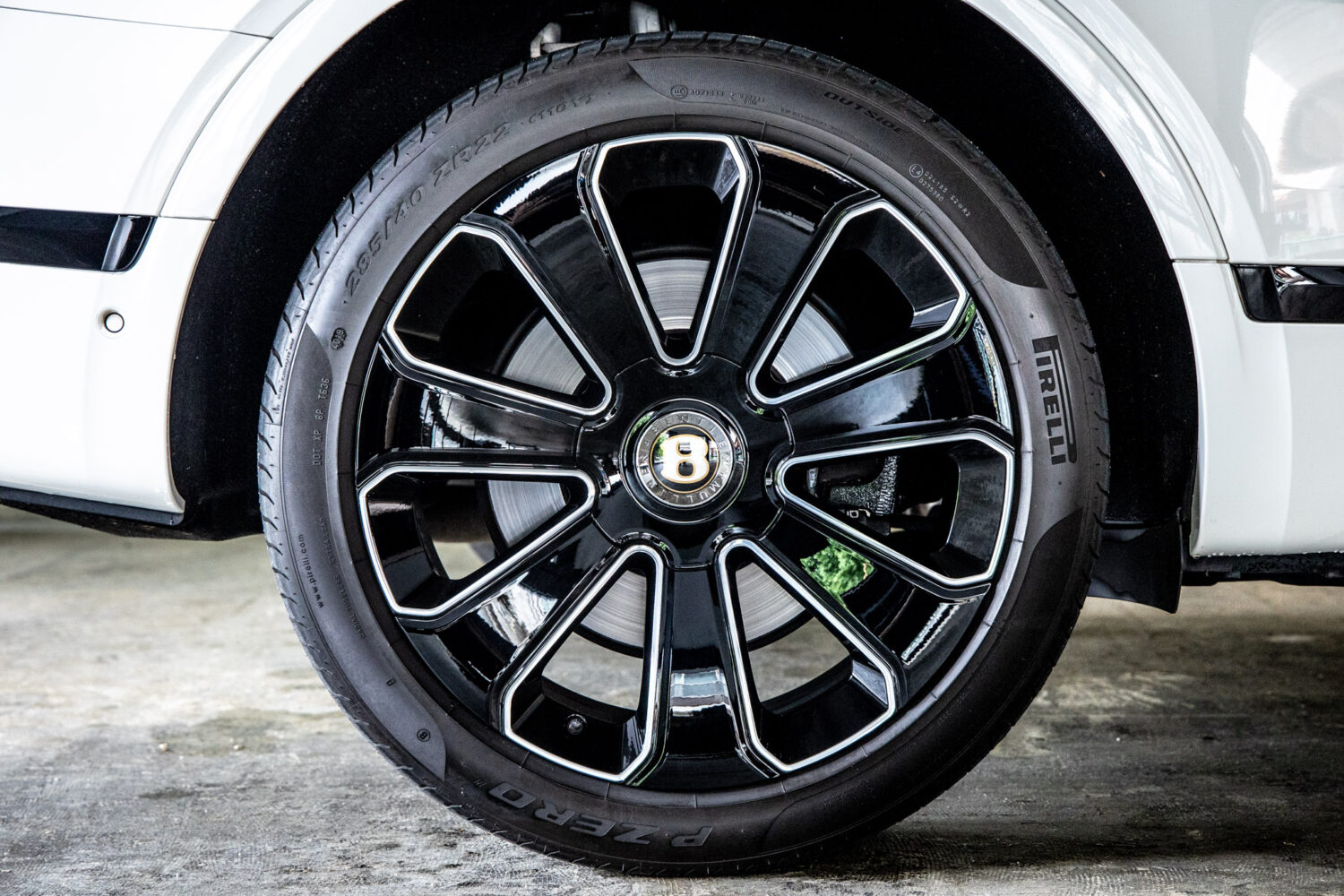 ベンテイガ V8 4WD Japan Limited Edition