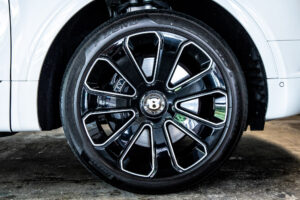 ベンテイガ V8 4WD Japan Limited Edition