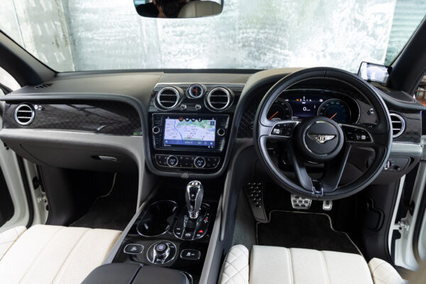 ベンテイガ V8 4WD Japan Limited Edition
