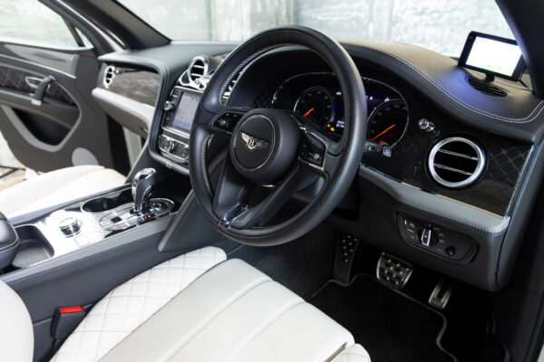ベンテイガ V8 4WD Japan Limited Edition