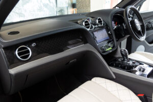 ベンテイガ V8 4WD Japan Limited Edition