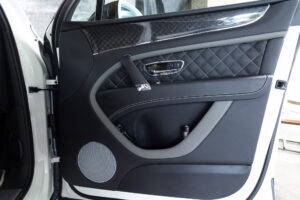ベンテイガ V8 4WD Japan Limited Edition