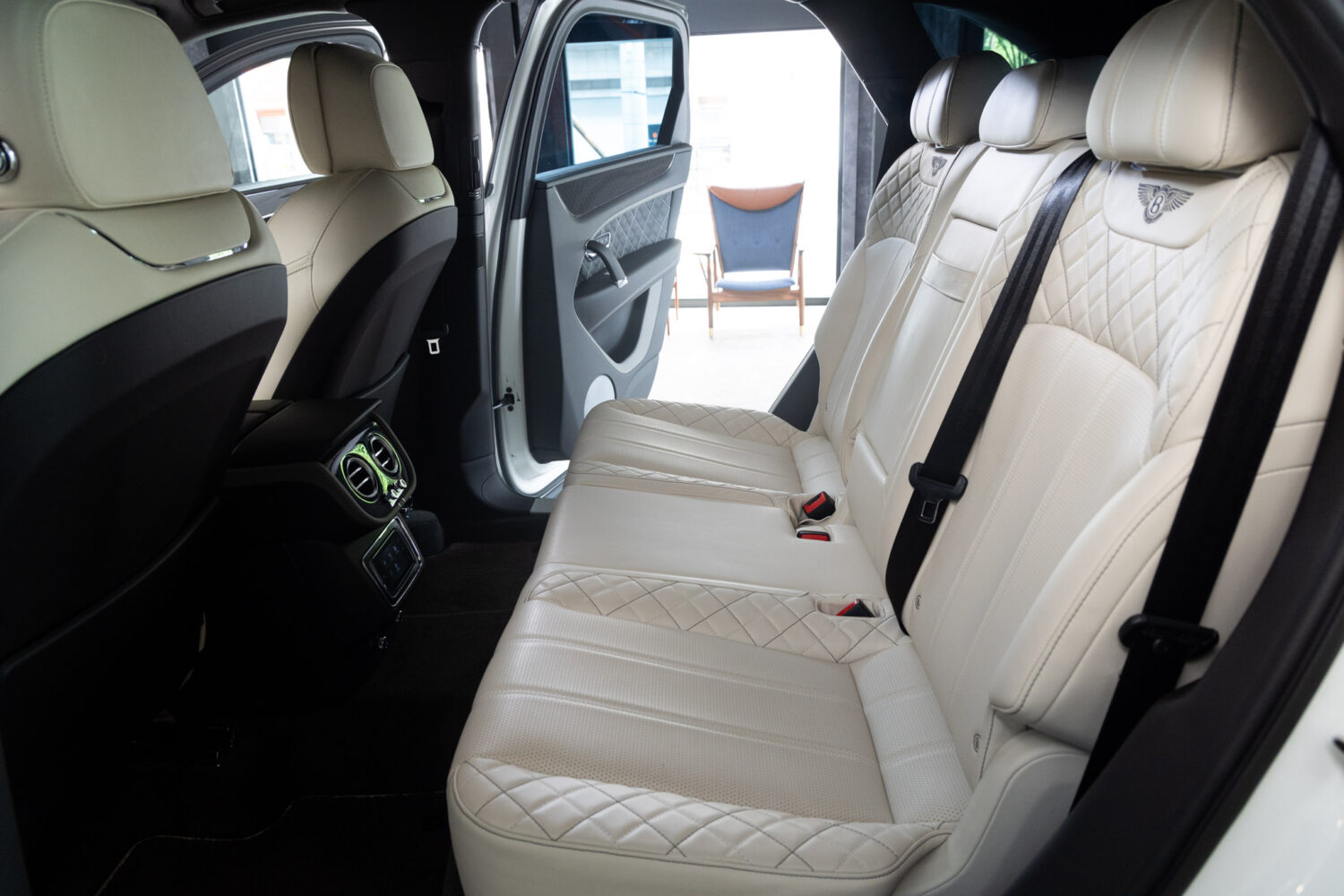 ベンテイガ V8 4WD Japan Limited Edition