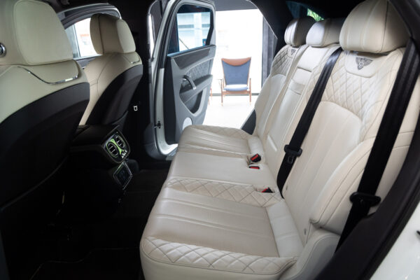 ベンテイガ V8 4WD Japan Limited Edition