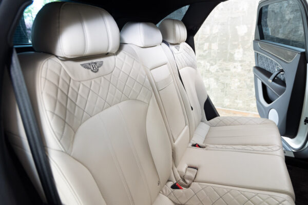 ベンテイガ V8 4WD Japan Limited Edition