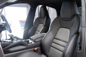 カイエンクーペ GTS Tip-S 4WD