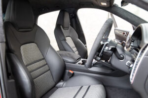 カイエンクーペ GTS Tip-S 4WD