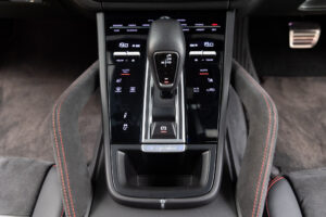 カイエンクーペ GTS Tip-S リアセンターシート 4WD