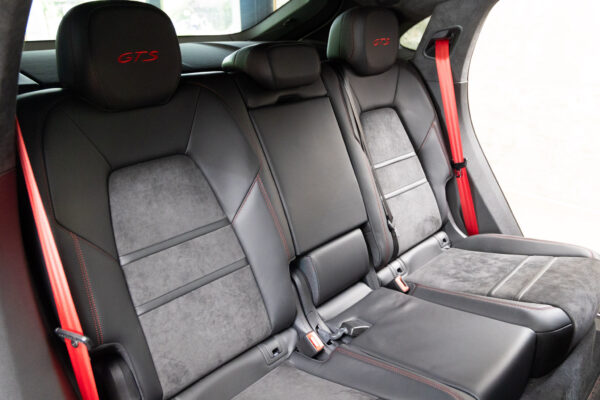 カイエンクーペ GTS Tip-S リアセンターシート 4WD