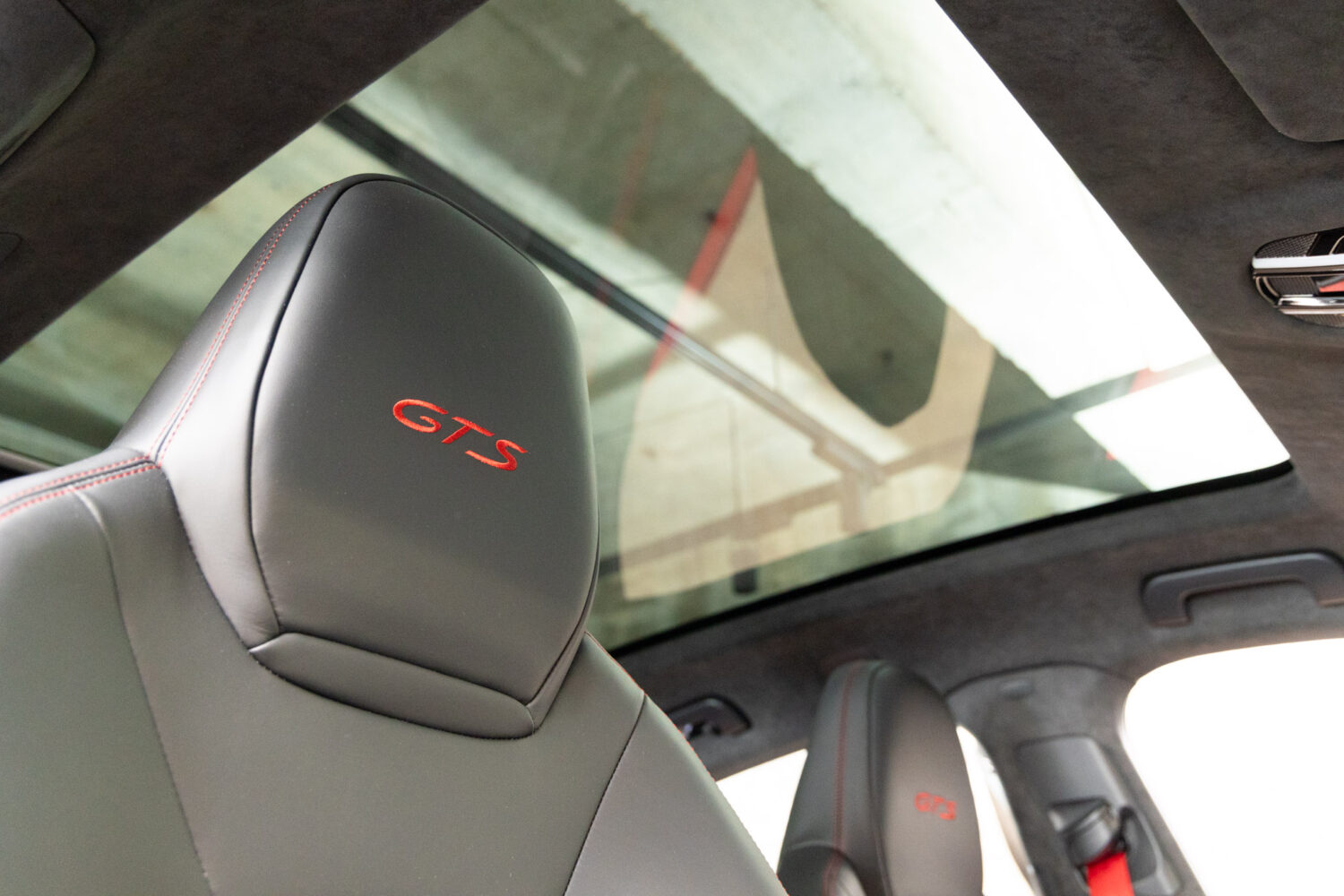 カイエンクーペ GTS Tip-S リアセンターシート 4WD