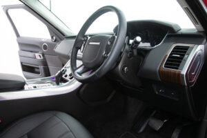 レンジローバースポーツ HSE (ディーゼル 300PS) 4WD