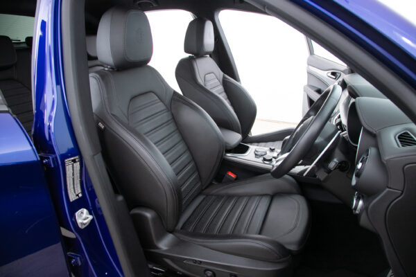 ステルヴィオ  2.0 ターボ Q4 ヴェローチェ 4WD