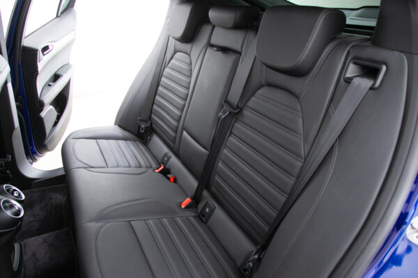 ステルヴィオ  2.0 ターボ Q4 ヴェローチェ 4WD