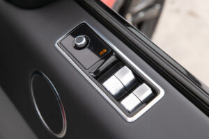 レンジローバースポーツ HSE (ディーゼル 300PS) 4WD