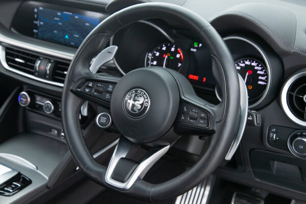 ステルヴィオ  2.0 ターボ Q4 ヴェローチェ 4WD