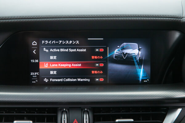 ステルヴィオ  2.0 ターボ Q4 ヴェローチェ 4WD
