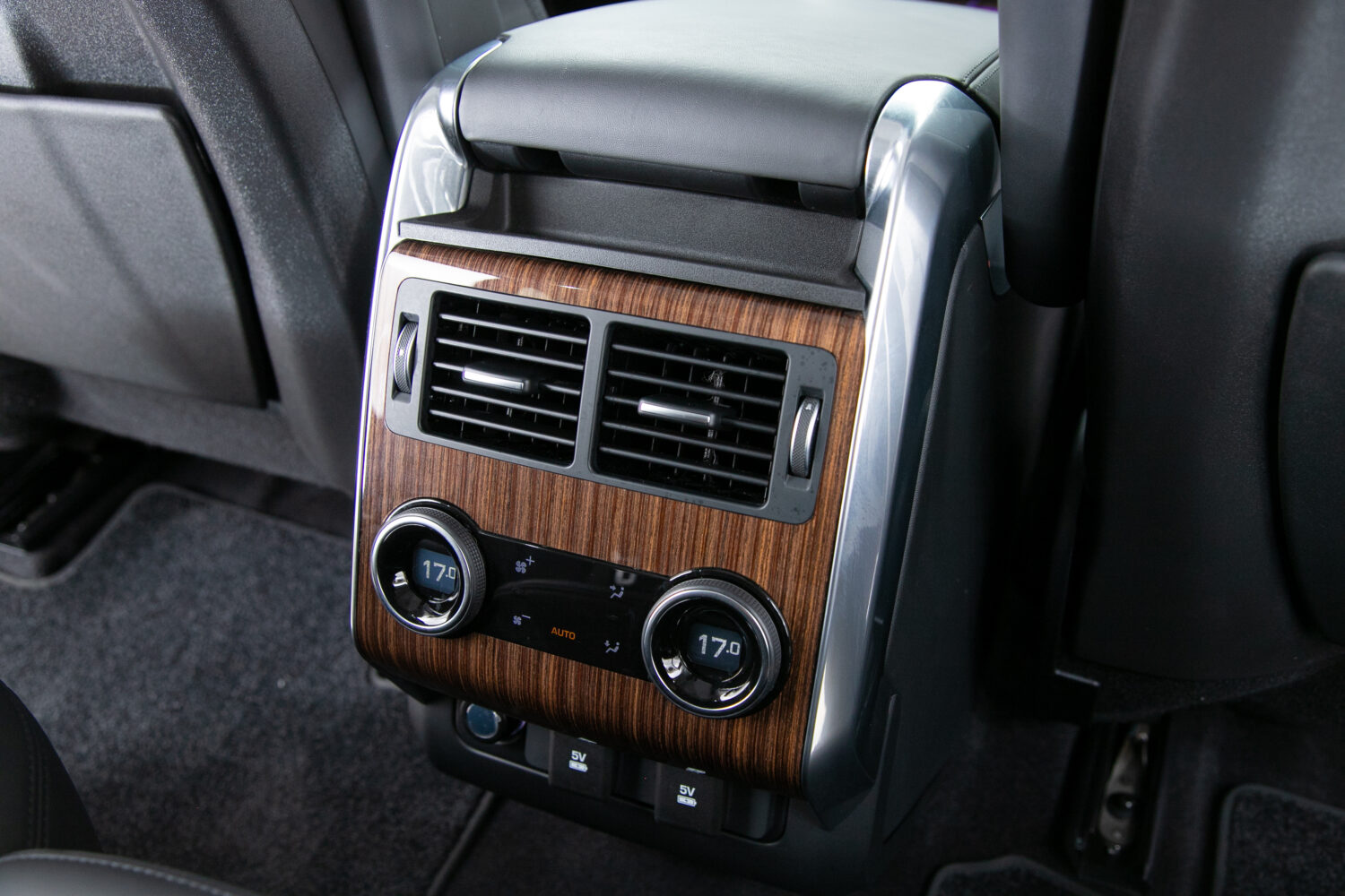 レンジローバースポーツ HSE (ディーゼル 300PS) 4WD