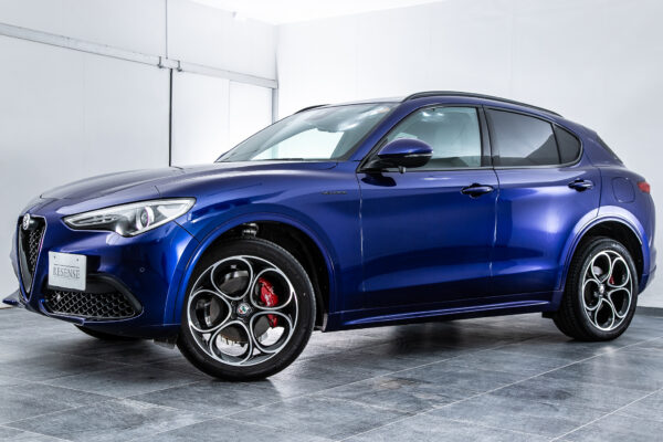 ステルヴィオ  2.0 ターボ Q4 ヴェローチェ 4WD