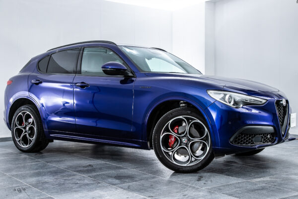 ステルヴィオ  2.0 ターボ Q4 ヴェローチェ 4WD