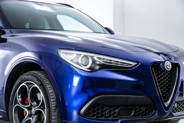 ステルヴィオ  2.0 ターボ Q4 ヴェローチェ 4WD