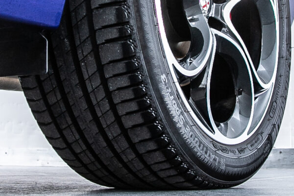 ステルヴィオ  2.0 ターボ Q4 ヴェローチェ 4WD
