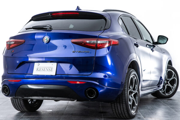 ステルヴィオ  2.0 ターボ Q4 ヴェローチェ 4WD