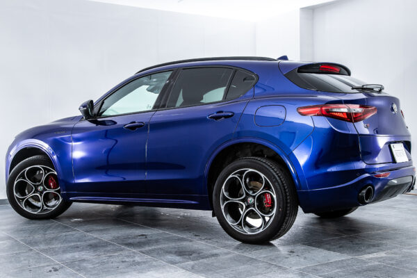 ステルヴィオ  2.0 ターボ Q4 ヴェローチェ 4WD