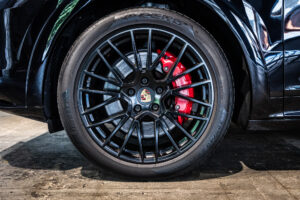 カイエンクーペ GTS Tip-S Rセンターシート 4WD