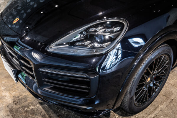 カイエンクーペ GTS Tip-S Rセンターシート 4WD